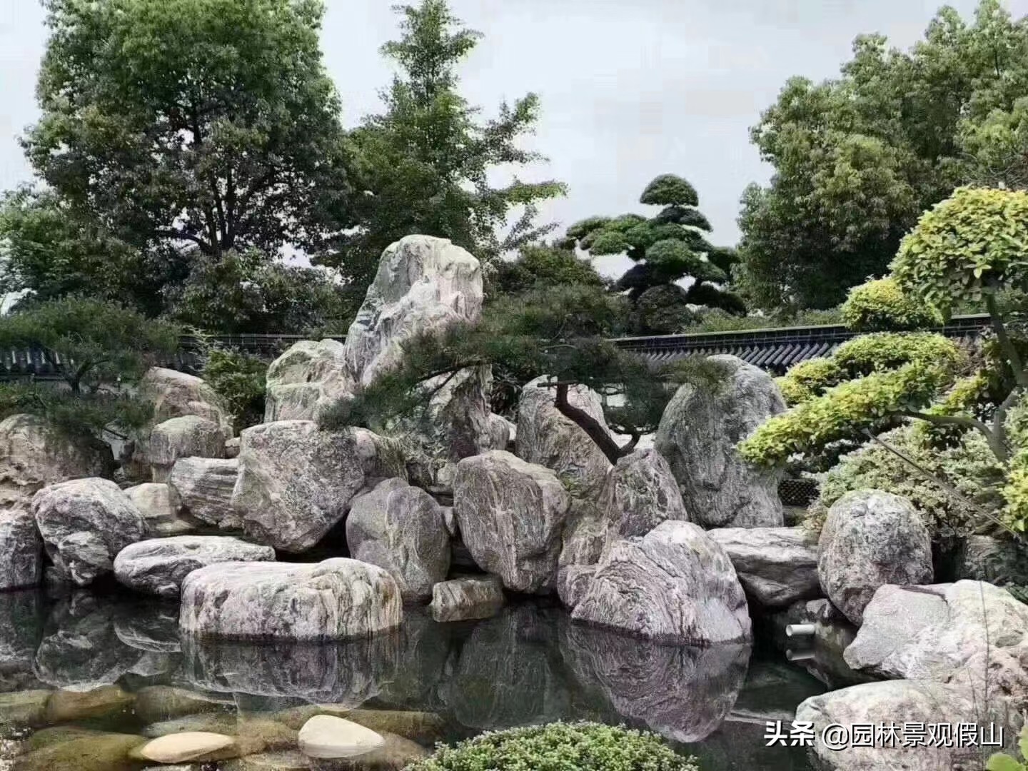 泰州假山鱼池施工费用,农村庭院鱼池假山制作全过程