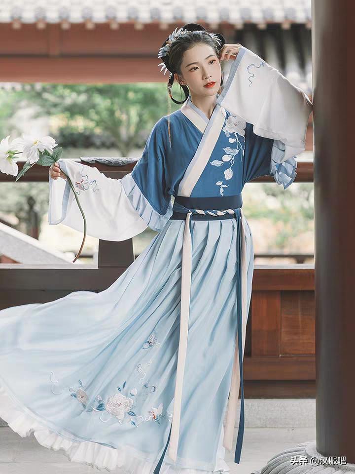 如何选择适合自己的汉服款式,汉服道袍怎么搭配才好看
