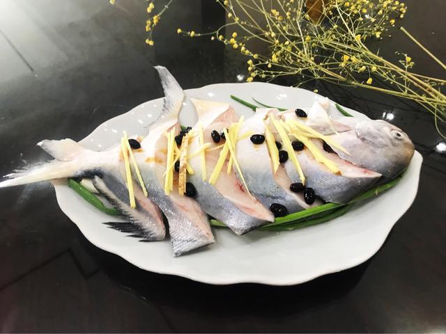 清蒸鱼需要提前用盐料酒腌制吗,清蒸鱼腌鱼的时候要不要放盐