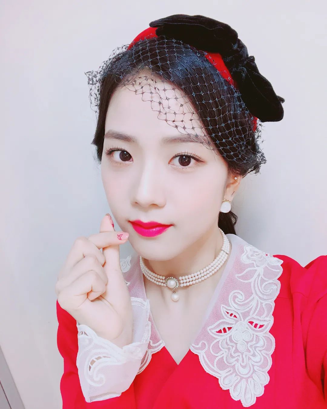 从BP小糊咖到Dior千金,Jisoo的脸越来越值钱了