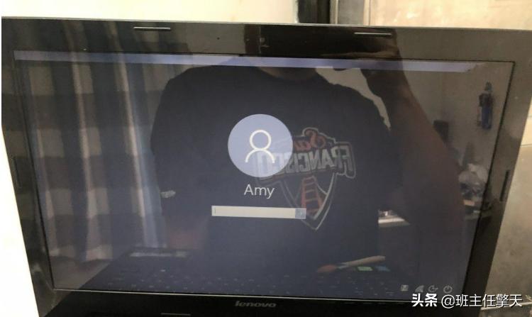 联想笔记本清理灰尘技巧+修理断裂的螺丝柱