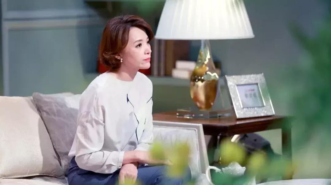 人生娱乐,童年董卿