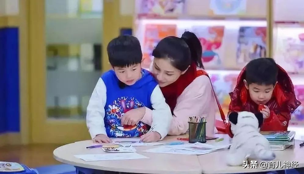 胡可成功的秘诀就是示弱,胡可育儿套路大揭秘