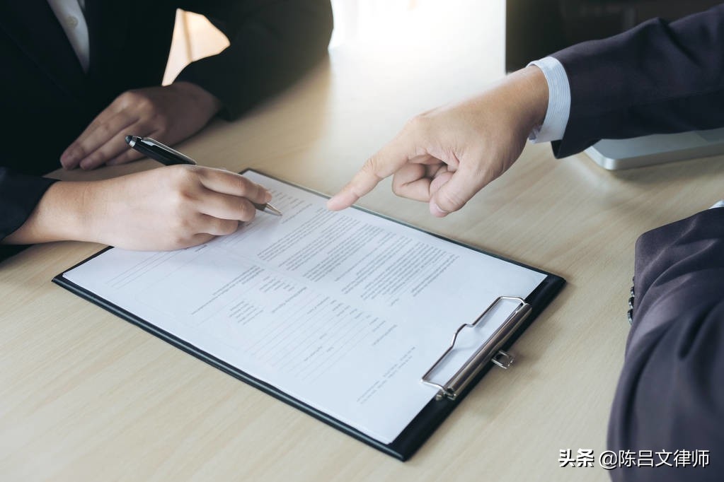 4s店未按时交车能返还双倍定金吗,交付定金后4s店交不出车怎么办