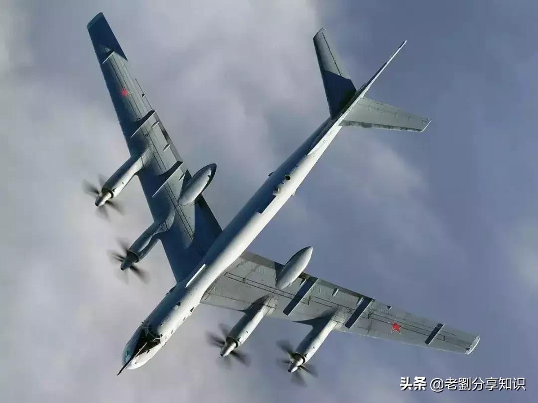 单螺旋桨飞机的飞行原理,飞机飞行主要应用的科学原理是