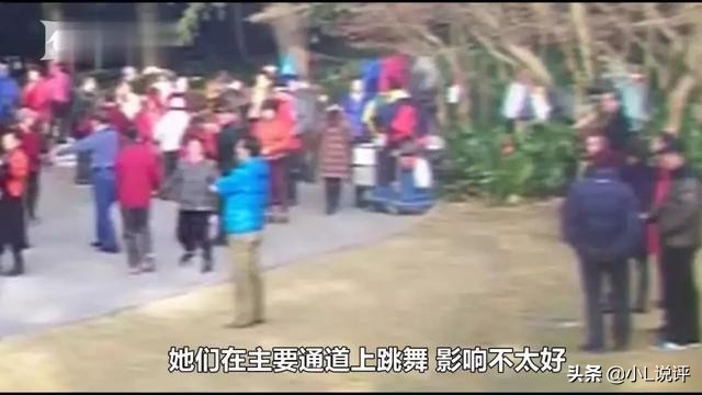 中国大妈们在国外跳广场舞,中国大妈在温哥华商场跳广场舞