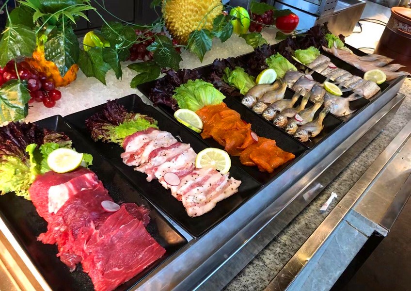 自助餐为啥总是吃几口就饱了,自助餐为什么一吃就饱了