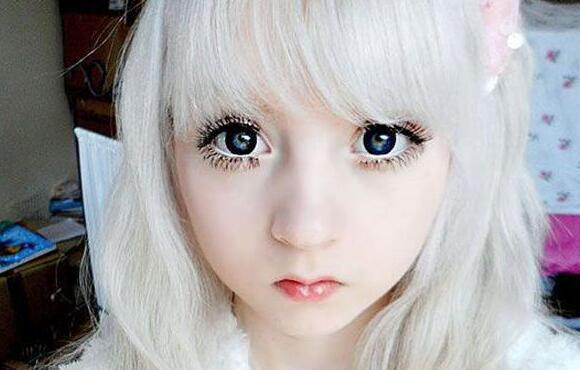 世界上最白的女孩和最黑的女孩,世界上最白的女孩和男孩