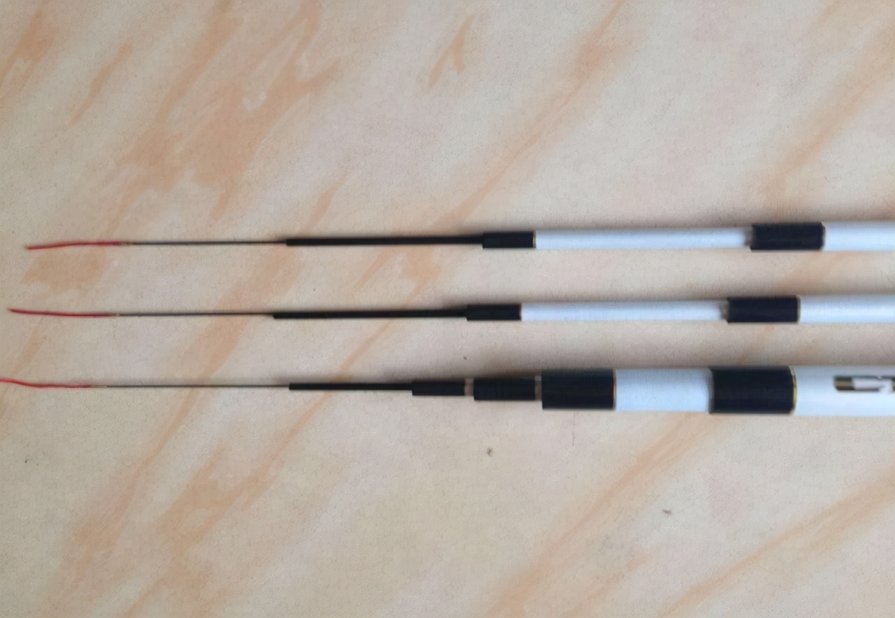 鱼塘草鱼密度少冬季如何钓草鱼,水库钓人工饲养的草鱼技巧和方法