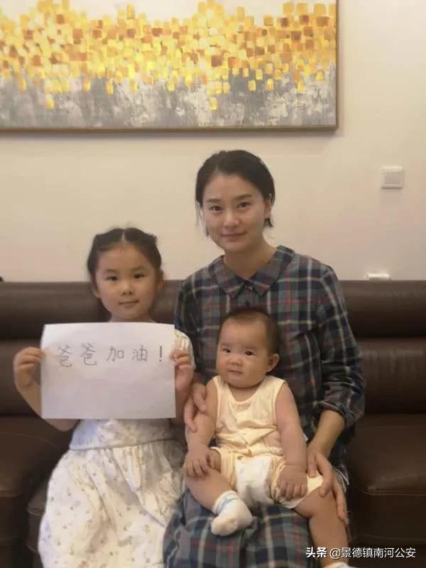 抗洪第一线的军人图片,解放军来抗洪一线感人场面