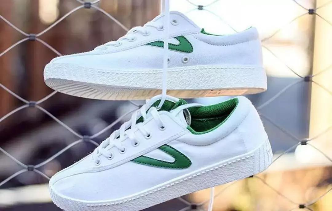 看男生第一眼会看鞋是什么心理,看男生第一眼会看衣品