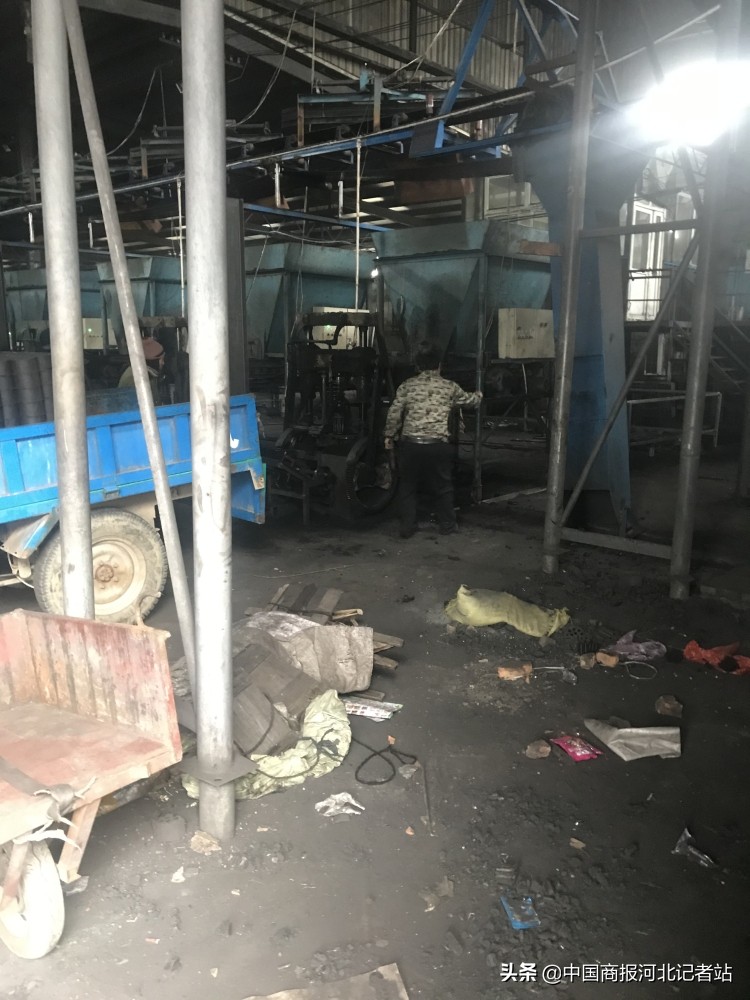 邢台新闻督查:清河县鑫圣冶金材料有限公司生产散装蜂窝煤销往附近村镇