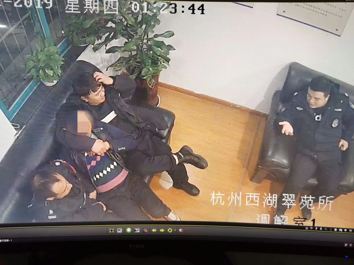 男子欠下网贷,小伙被网贷逼得轻生