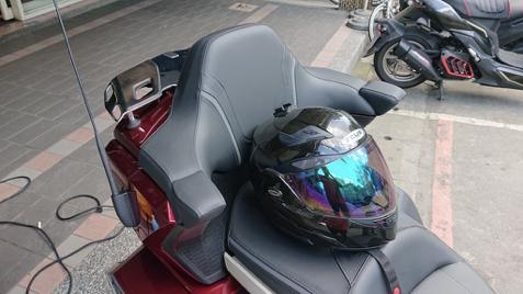 本田金翼旅行摩托视频,摩托车中的劳斯莱斯哈雷