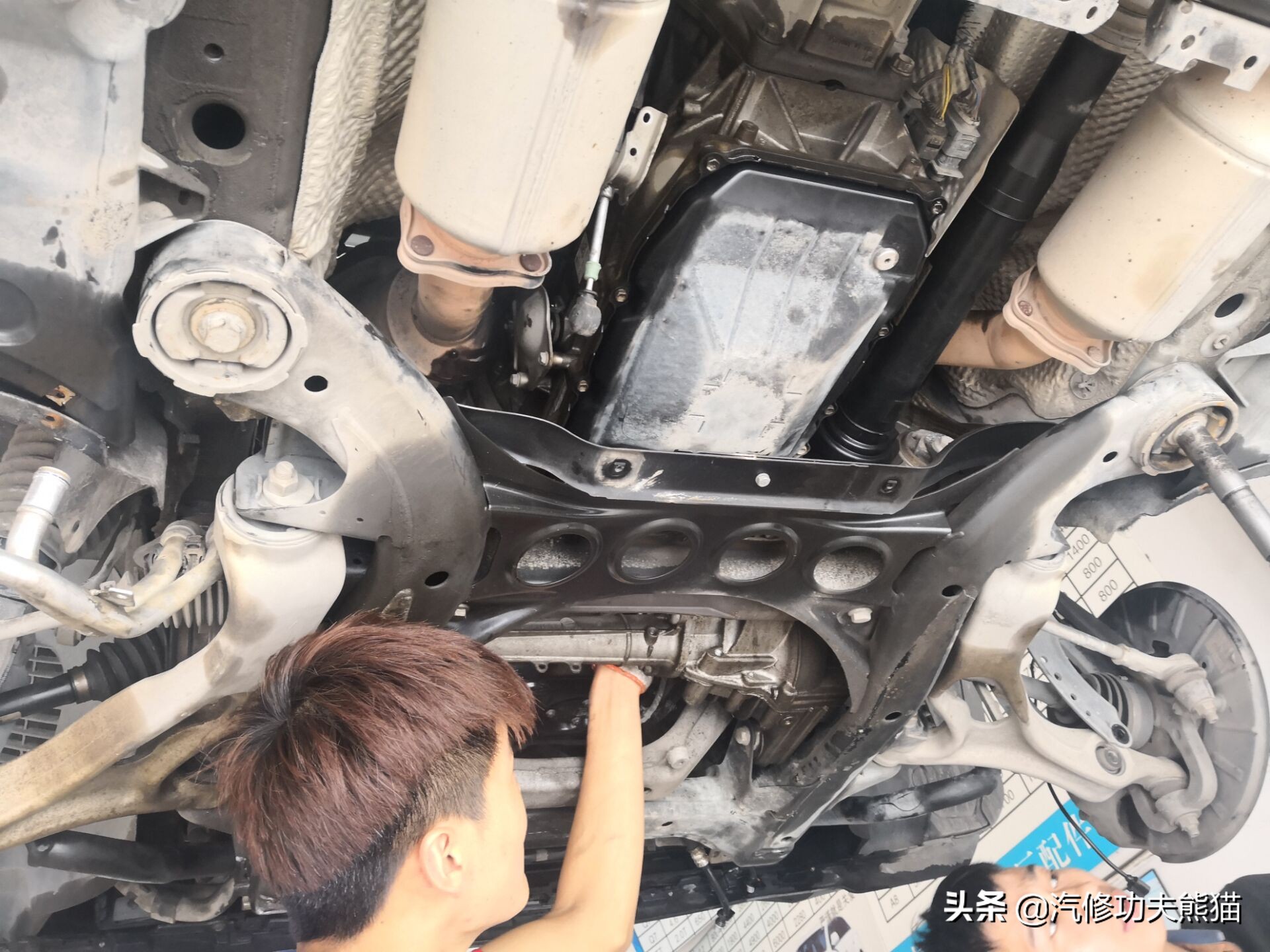 能拉动波音747的大众神车途锐烧机油治理，修完了又可以拉飞机了