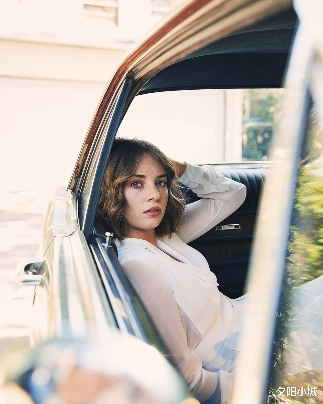 女星玛雅·霍克：这个藏在桌底的女孩，最终也没能成为小美人鱼