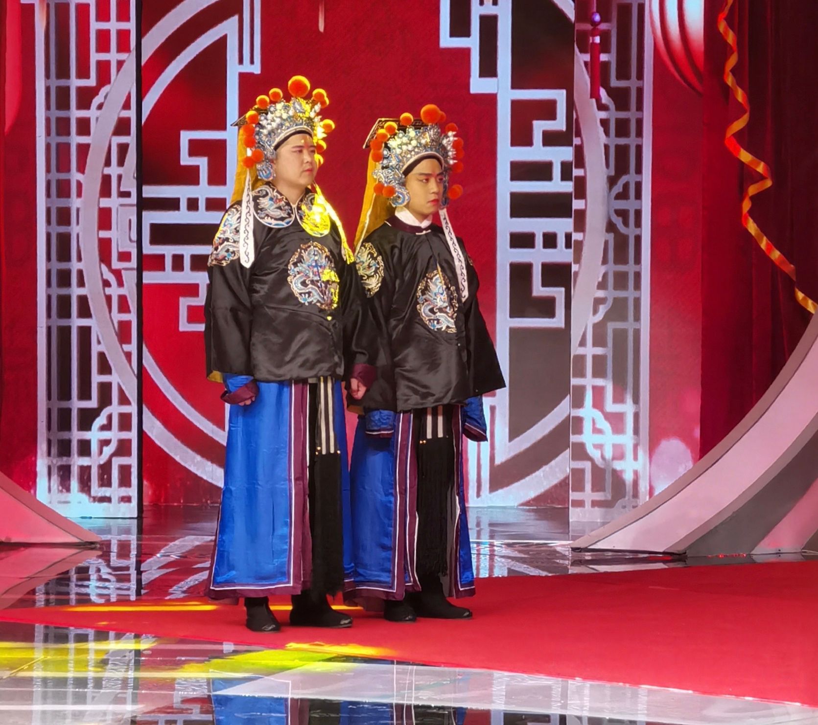 德云社相声春晚郭德纲唱大戏，于谦变郭夫人，多人扮女装惊艳