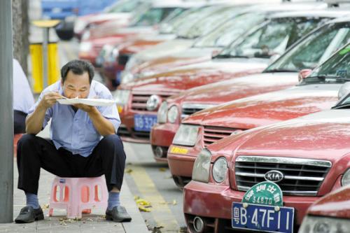 开出租车挣钱不容易,看完这些,你就知道出租车司机有多累有多苦