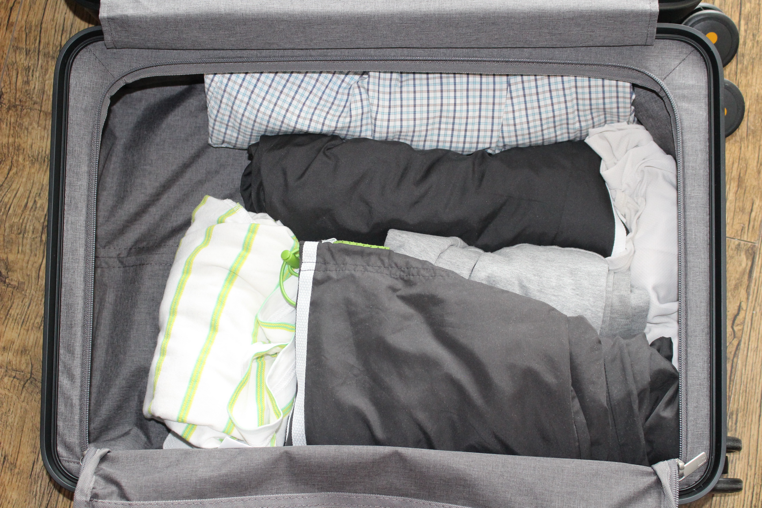 晒个锤子？LEVEL8旅行箱——男士商旅必备