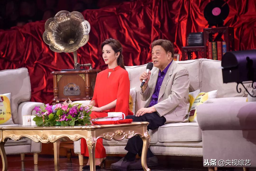 赵忠祥年轻岁月,赵忠祥汪涵朗诵