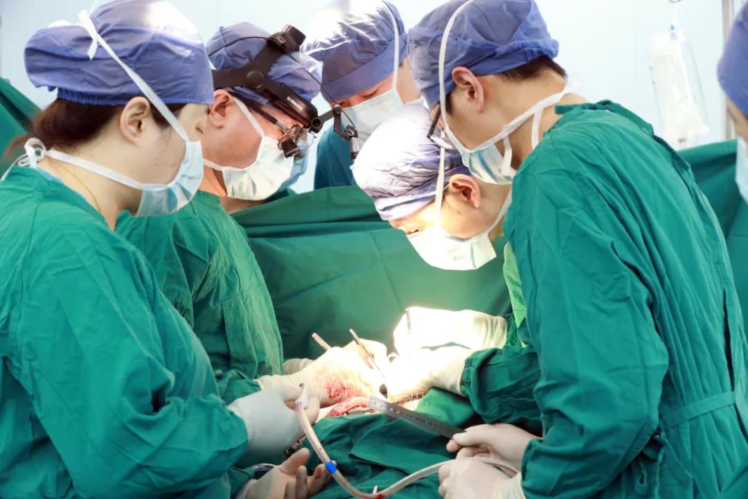 医生术后豪饮葡萄糖水引质疑抖音,医生术后豪饮葡萄糖遭质疑