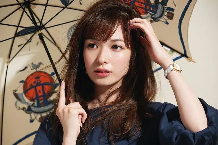 哇哦！这位“日杂美妆一姐”原来已经是当妈的人了？