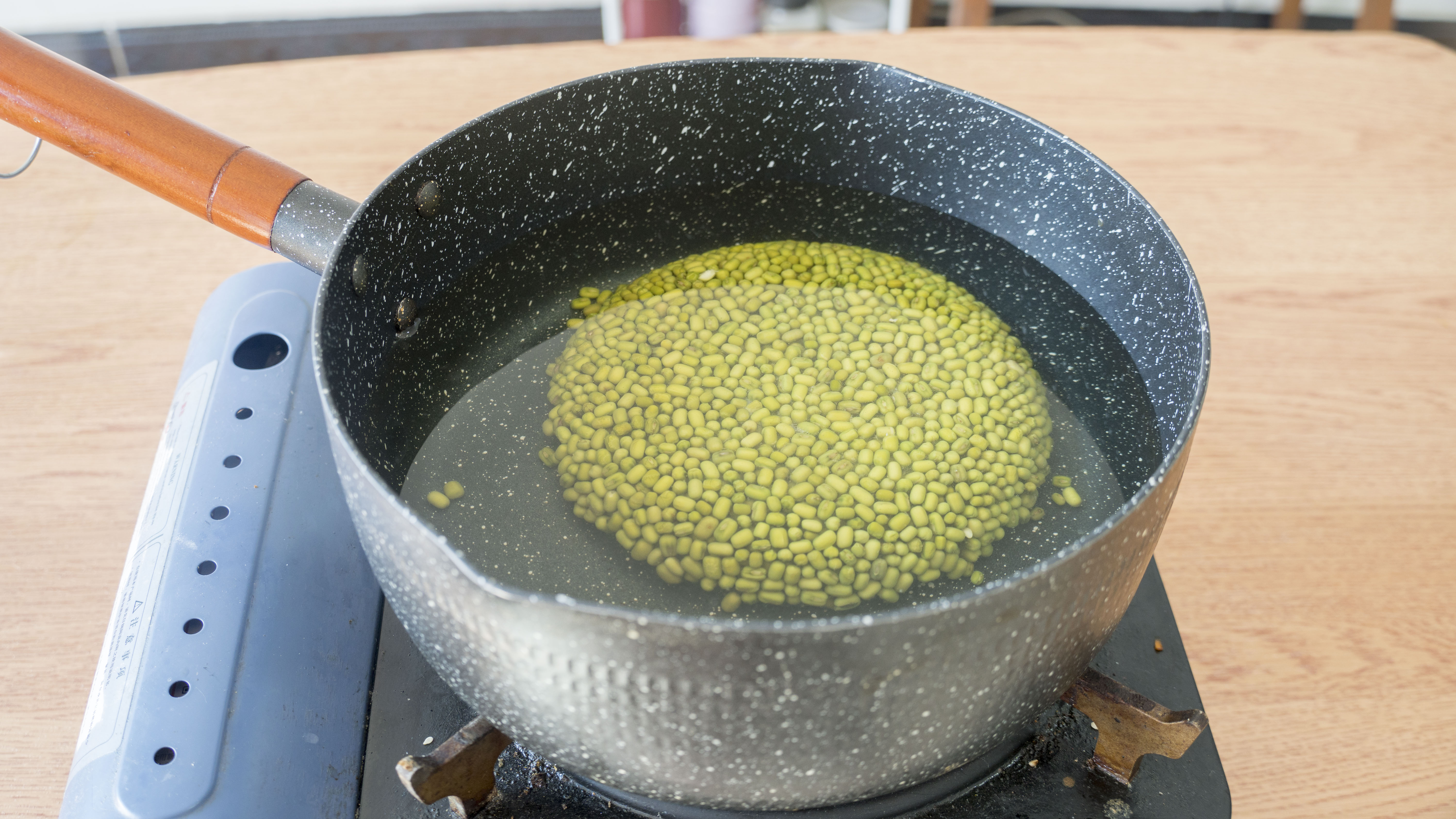 煮绿豆汤怎么煮快一点,煮绿豆汤有诀窍根本不用提前泡