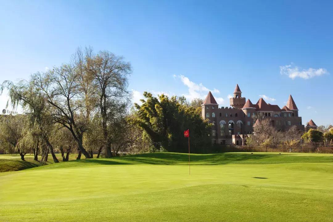 与这台跨界SUV一起，看天空的蓝，看远处的山
