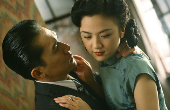 张爱玲《色戒》:一次绝望的自我救赎，一场根本无爱的爱情狂欢