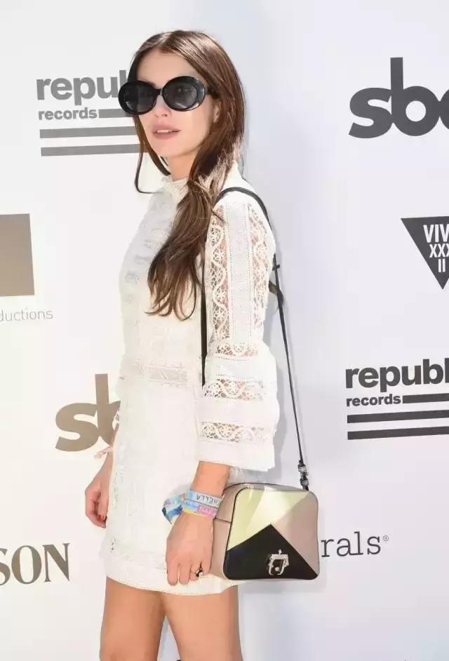 盘点今年流行的连衣裙,今年流行碎花连衣裙吗