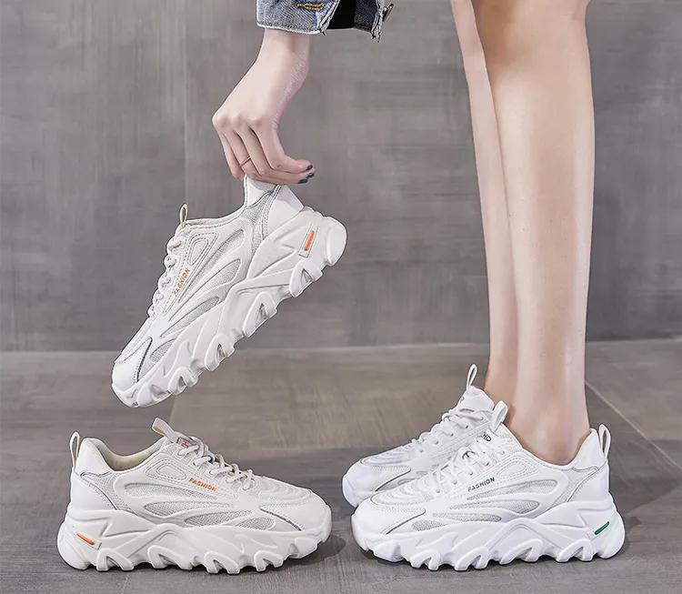 谁说小白鞋土这样穿又酷又美,百搭小白鞋显脚小高级感新款