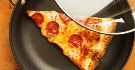 怎么样加热披萨不影响口感,打包回去的披萨怎么热才能正常吃