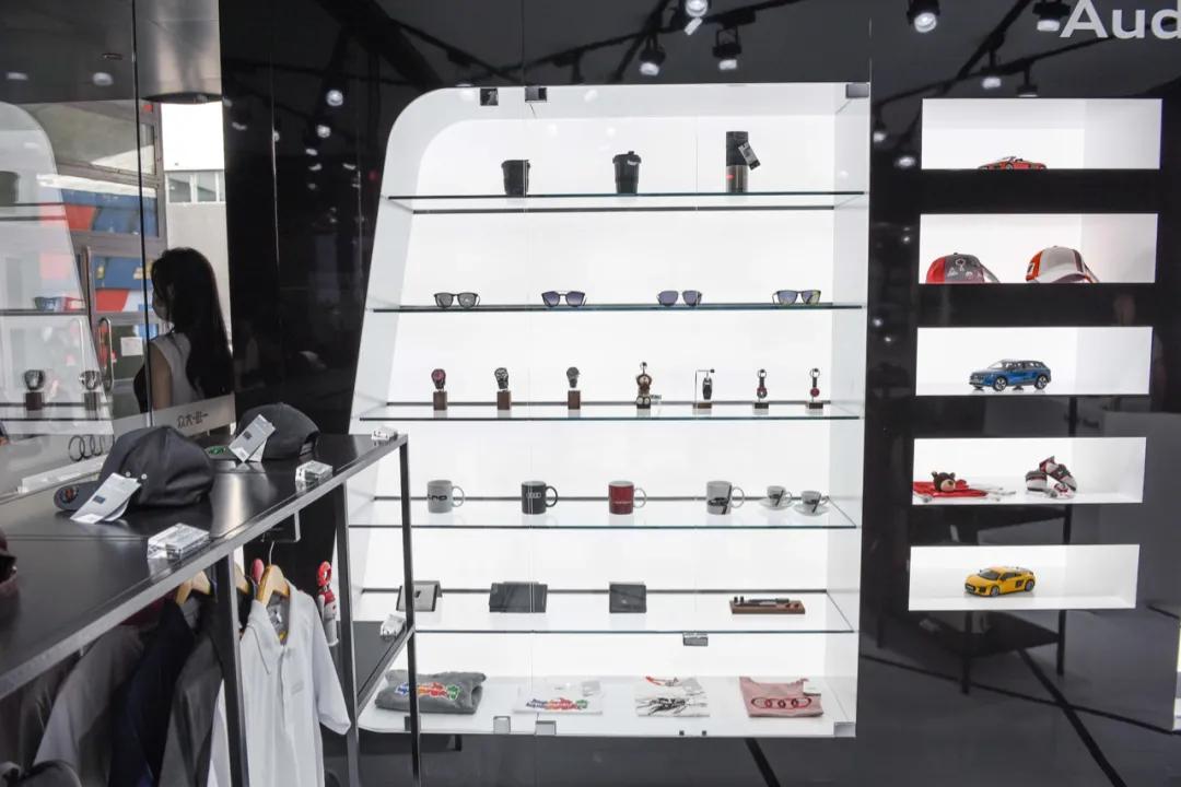 国产家轿不将就，现场堪比迪士尼，北京车展除了新车还看些啥？