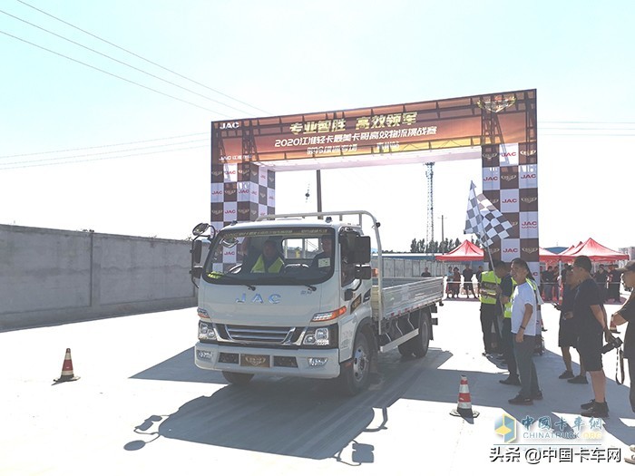 几十秒的赛场展现速度、驾驶技能这些江淮卡哥如何乘风破浪?
