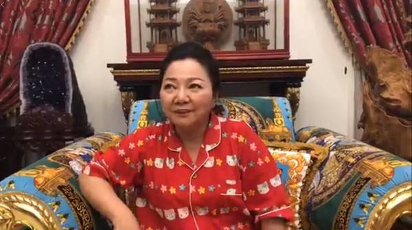 42岁白冰冰照片,26岁遭丈夫背叛