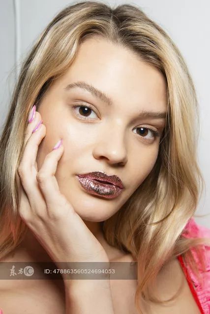 EIGSHOW丨鞠婧祎、李艺彤的仙女春夏妆容能让你美出新高度！