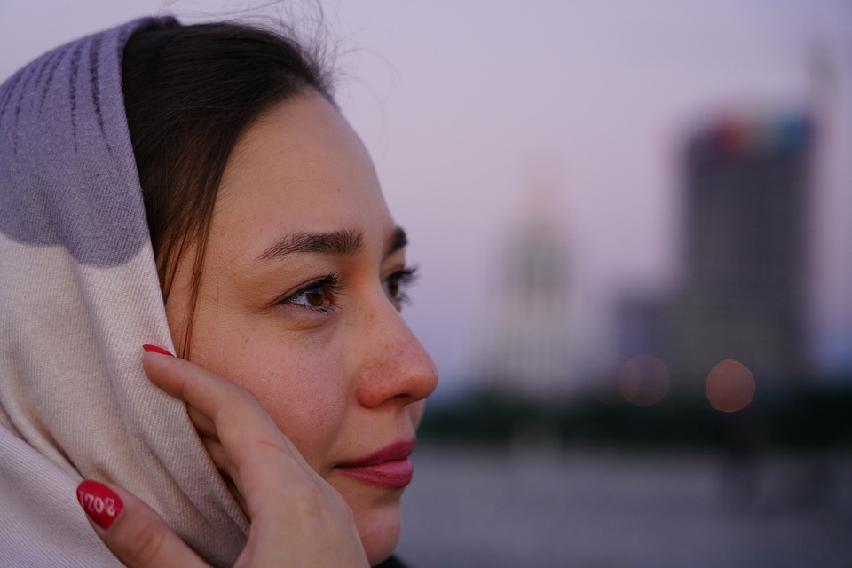 老婆没文化又很蠢怎么相处,老婆没文化老公会嫌弃吗