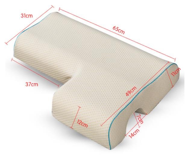 老公的救星！推特爆红防手麻枕头下方开洞设计人性化