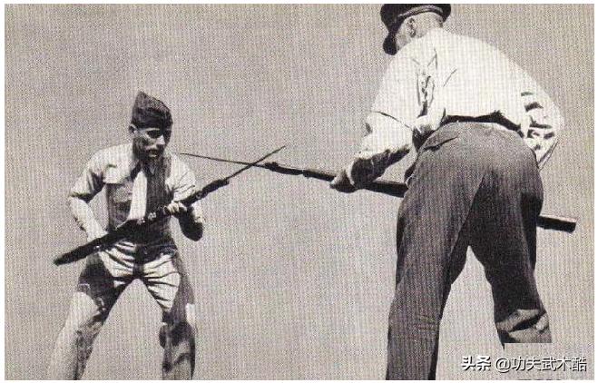 美*刺军**刀拼杀术，很珍贵的图片教学资料，格斗迷、军迷的最爱