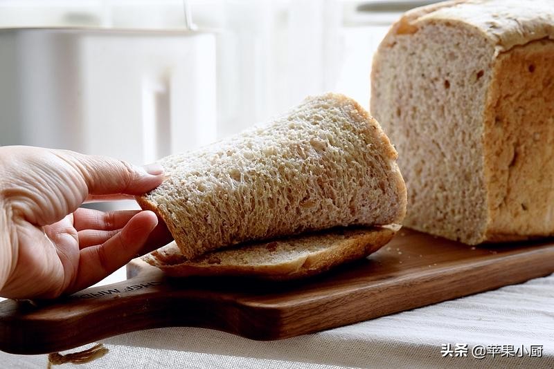 用面包机做早餐美食视频,用面包机做松软吐司