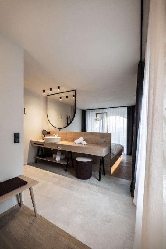 卧室床头不靠墙,卧室床头不对门图片