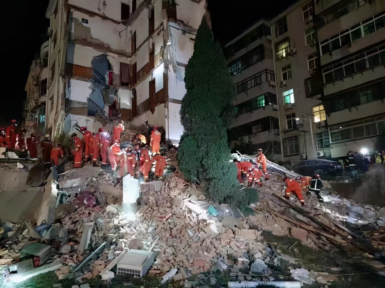 预制板坍塌的原因,预制板楼房渗漏会引起楼房坍塌吗