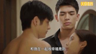 扒开衣服，这女人杀疯了