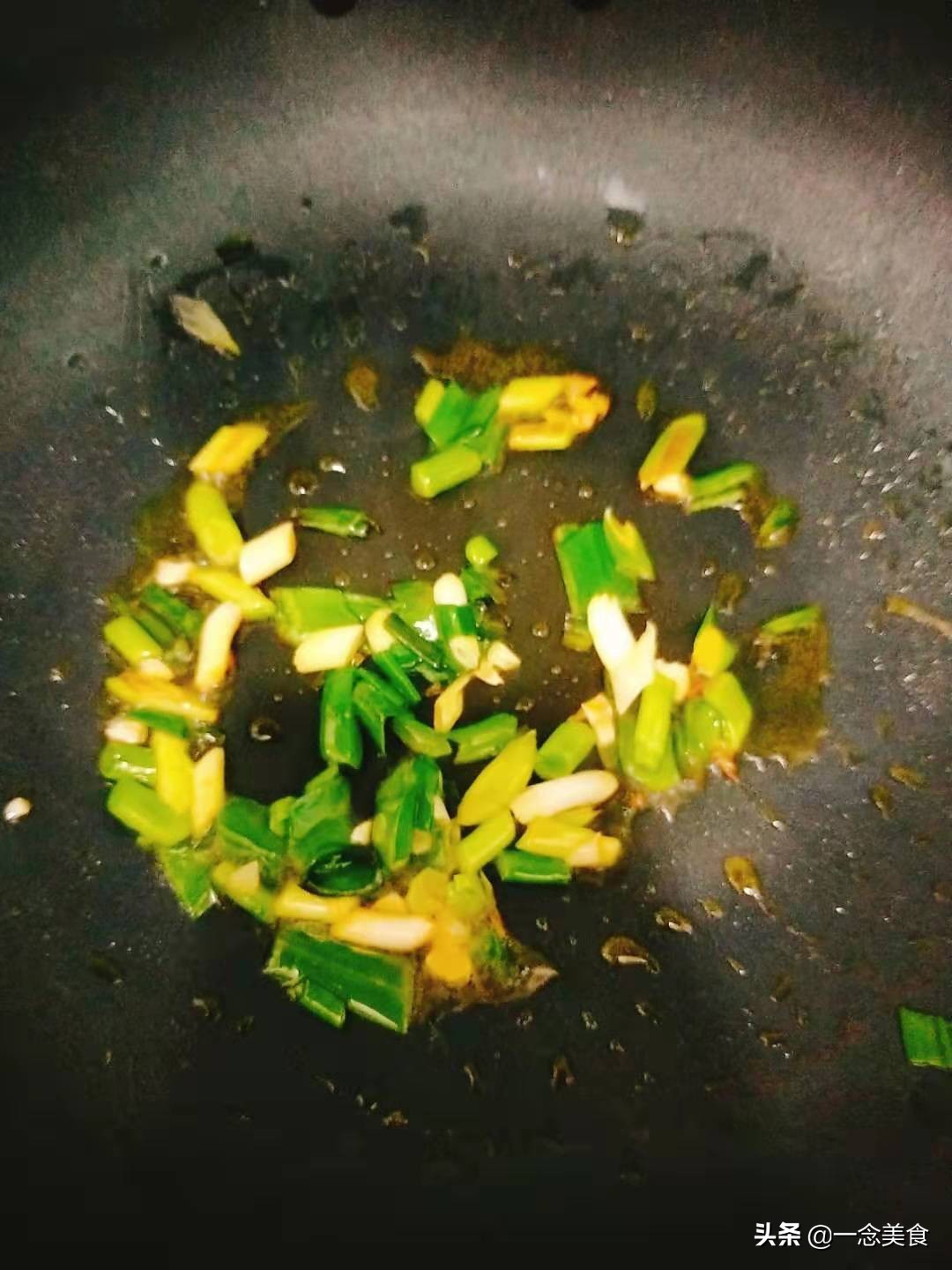 今日美食分享腊肠炒芹菜,潮汕美食腊肠炒西芹