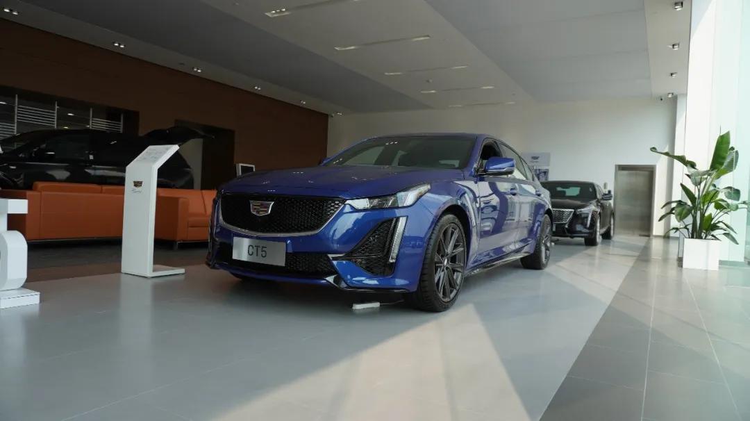 大众朗逸轩逸哪款适合跑长途,家用车朗逸和轩逸选哪个最合适