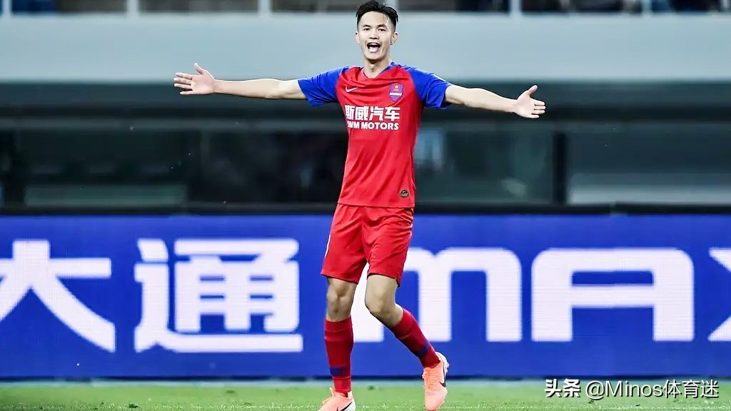 国足张稀哲训练视频,严鼎皓比张稀哲厉害