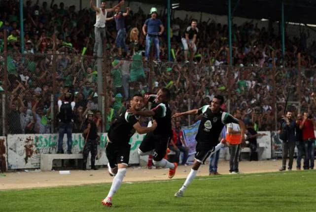 踢平国足的巴勒斯坦他们国家的足球是什么样子的？