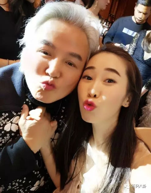 张庭夫妇旗下的微商成员,张庭的微商团队有多大