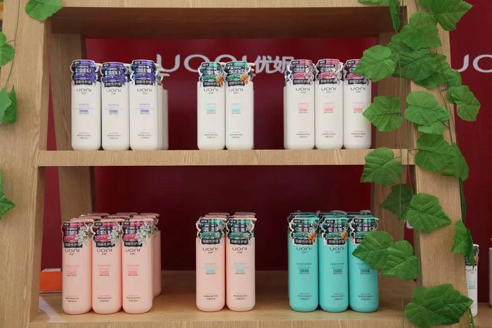 优妮弱酸新升级：震撼亮相美博会，展现高端洗护新风采