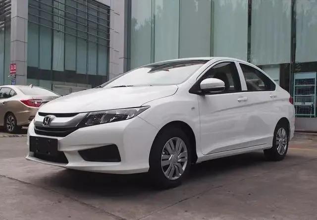 09锋范1.8自动二手值多少钱,二手本田锋范五年四万公里